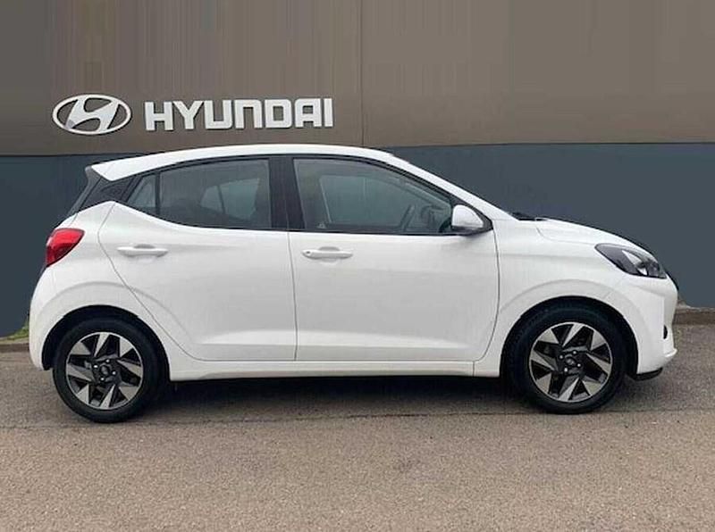 Used Hyundai i10 Advanced 79 HP (58 kW) 2025 White Hatchback