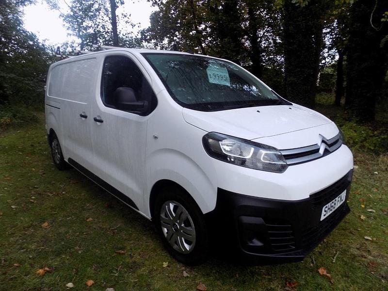 White Used 2019 Citroën Dispatch MPV | £9,995 (Good price) - Image 1/4