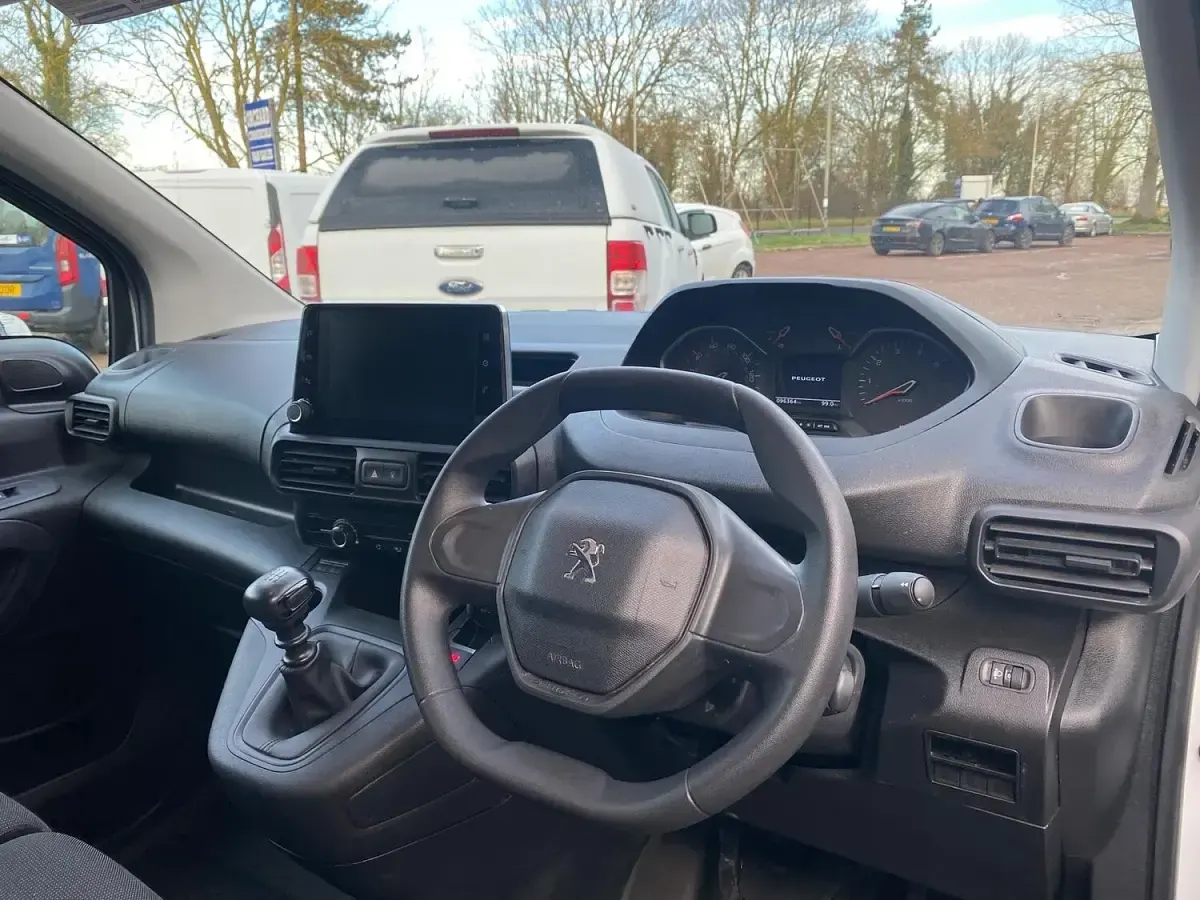 Used Peugeot Partner 2022 White MPV