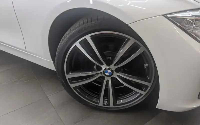Used BMW 318 Sport Line 143 HP (105 kW) 2014 White Sedan