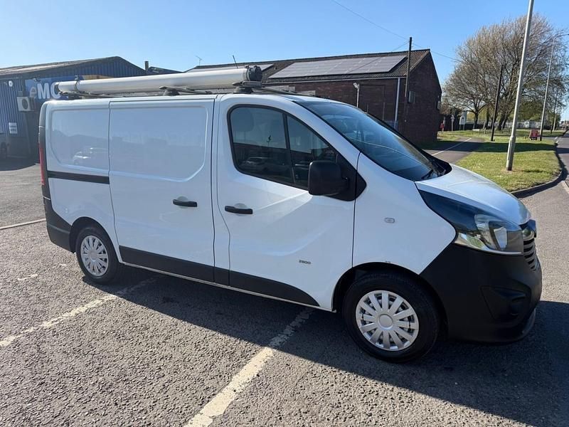 Second-hand Vauxhall Vivaro 2017 Alb