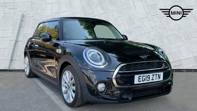 Black Used 2019 Mini Cooper S Classic Hatchback | £14,689 (Good price) - Image 1/4