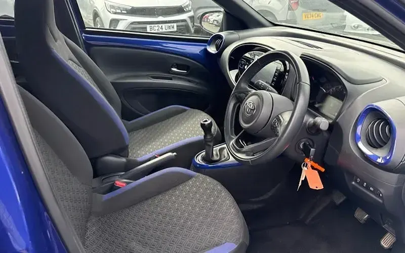 Used Toyota Aygo X 72 HP (52 kW) 2023 Blue SUV
