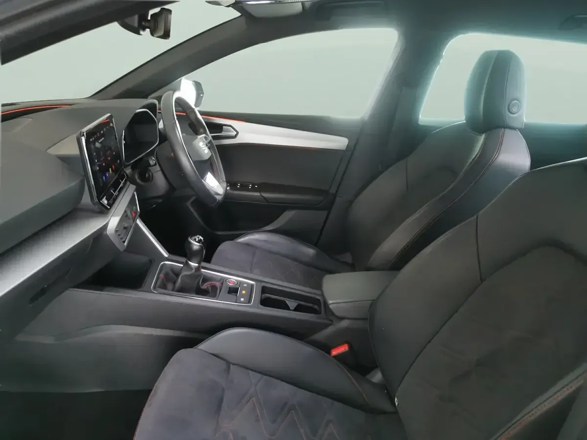 Used Seat Leon FR Sport 130 HP (95 kW) 2021 Silver Estate
