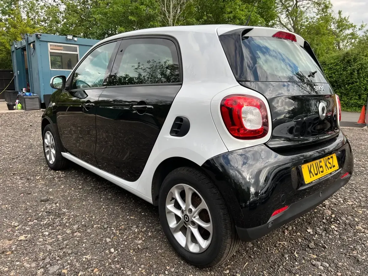 Used Smart ForFour Passion Premium 71 HP (52 kW) 2015 Black Hatchback