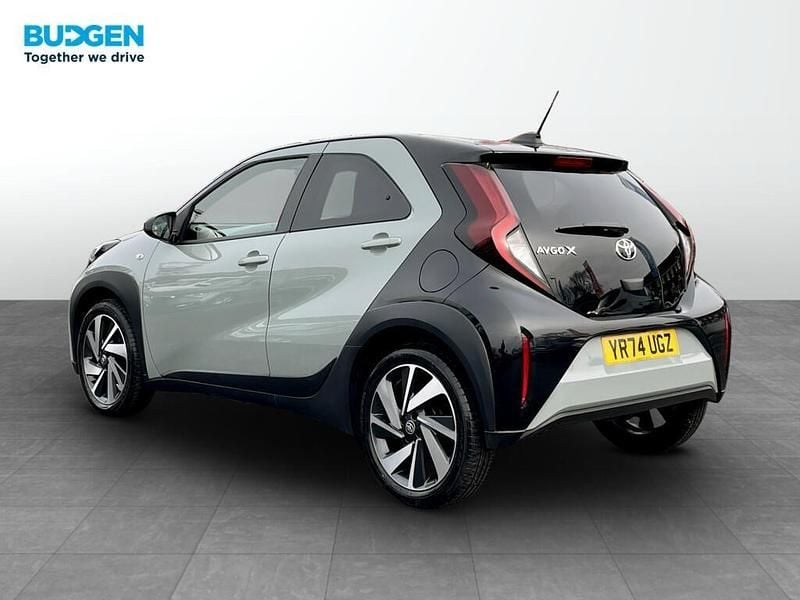 Used Toyota Aygo X 72 HP (52 kW) 2024 Green SUV