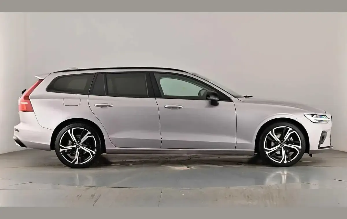 Used Volvo V60 Plus 197 HP (144 kW) 2025 Aurora silver Estate