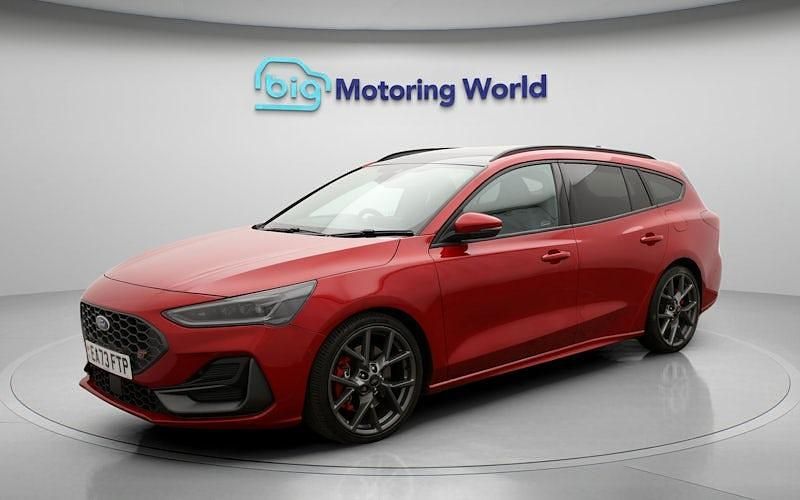 Usado Ford Focus ST 280 CV (205 kW) 2023 Rojo Familiar