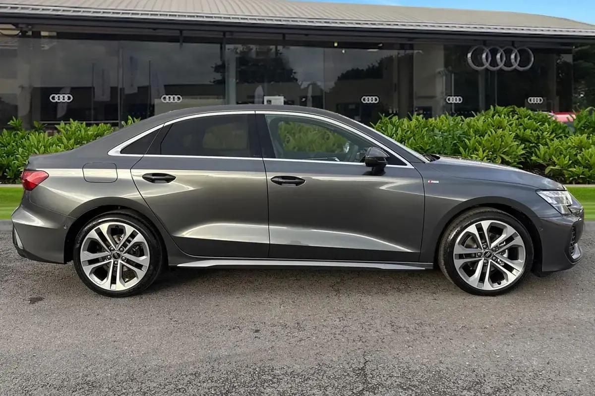 Novo Audi A3 S-Line 2026 Cinzento Sedan