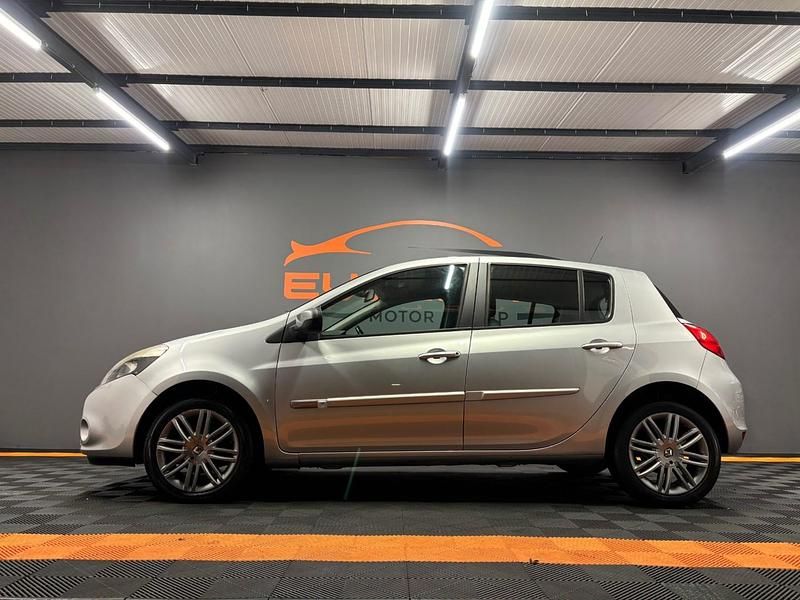 Used Renault Clio IV Dynamique 75 HP (55 kW) 2012 Silver Hatchback