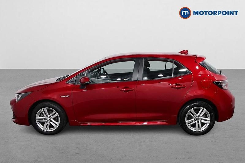 Used Toyota Corolla 122 HP (89 kW) 2021 Red Hatchback