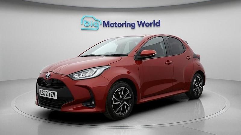 Used Toyota Yaris Hybrid Design 116 HP (85 kW) 2023 Red Hatchback