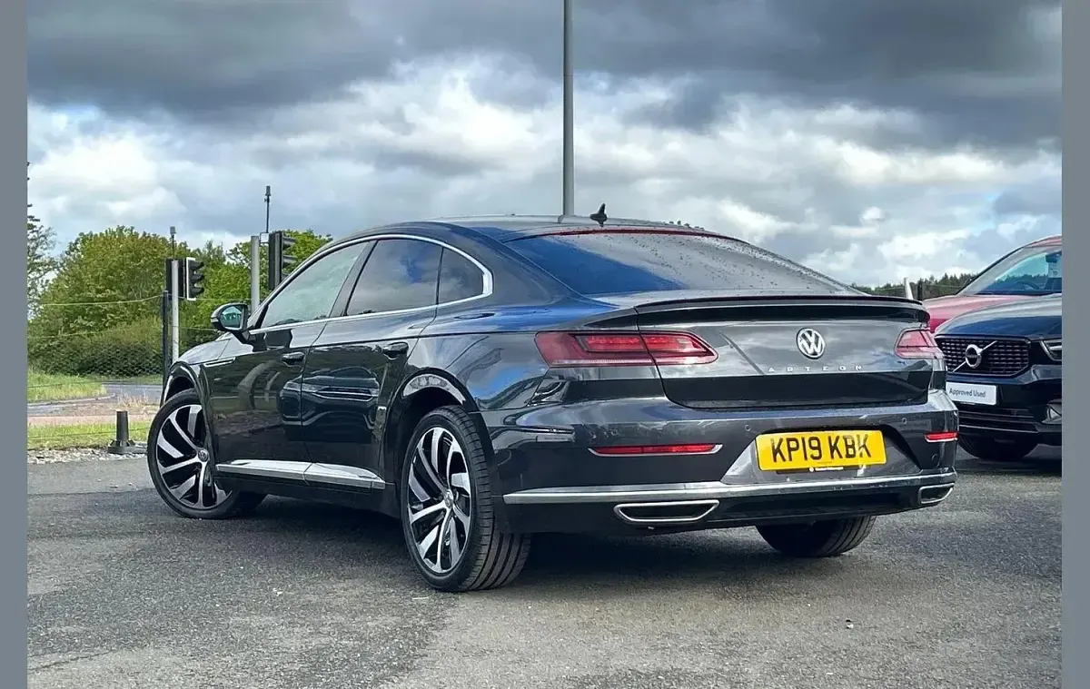Begagnad VW Arteon R-line 150 HK (110 kW) 2019 Grå Halvkombi