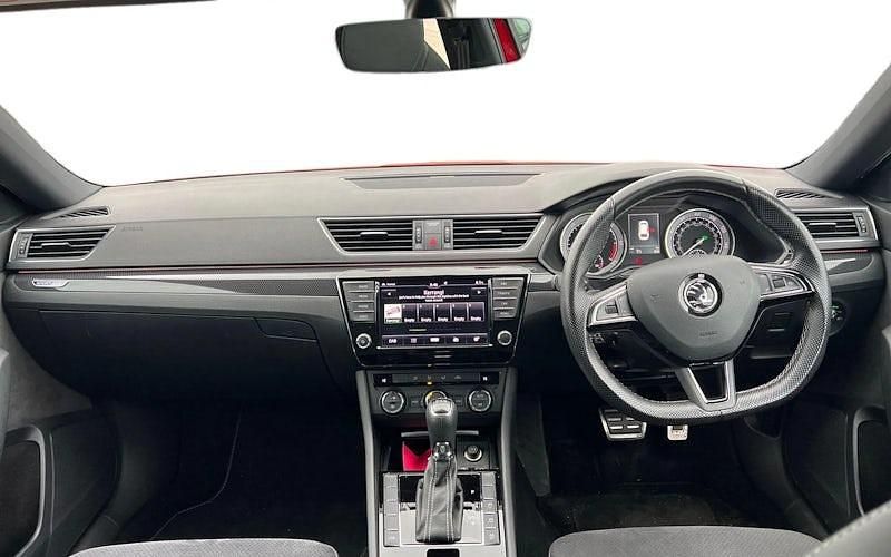 Usado Skoda Superb SportLine 190 CV (139 kW) 2017 Rojo Familiar