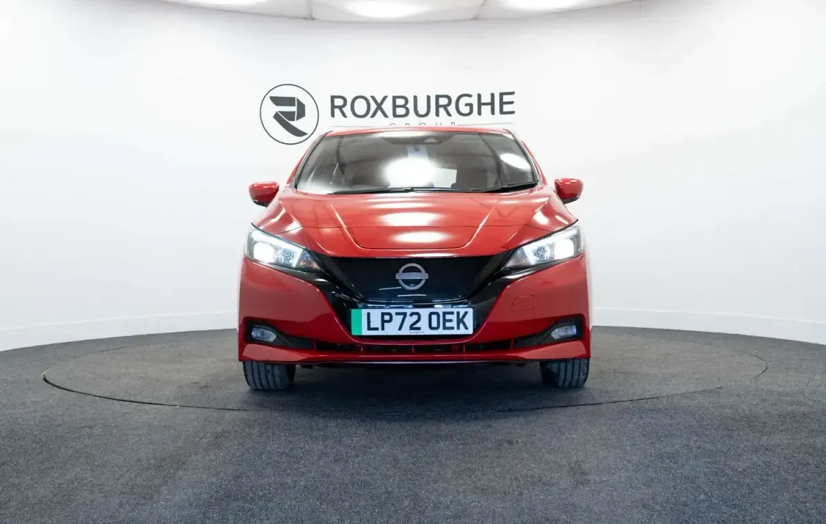 Gebraucht Nissan Leaf Acenta 110 kW (150 PS) 2022 Rot Kleinwagen