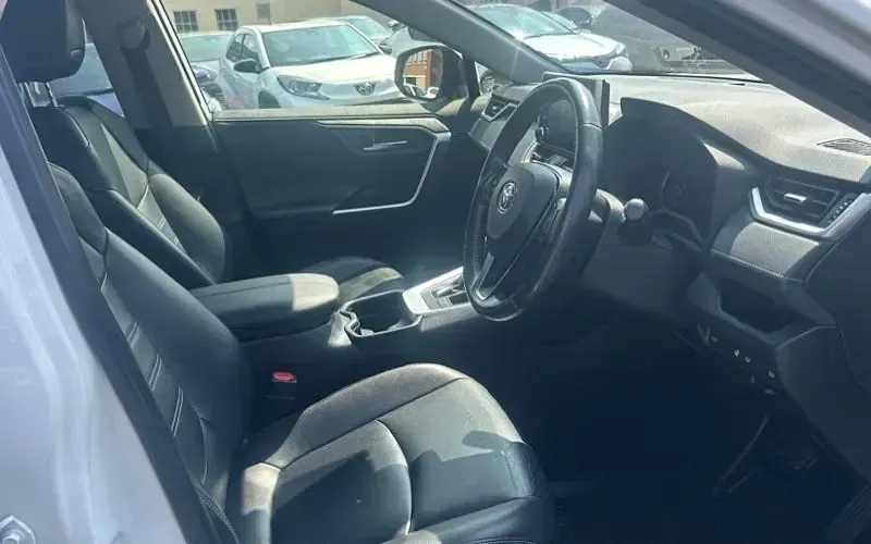 Used Toyota RAV4 Hybrid 218 HP (160 kW) 2020 White SUV