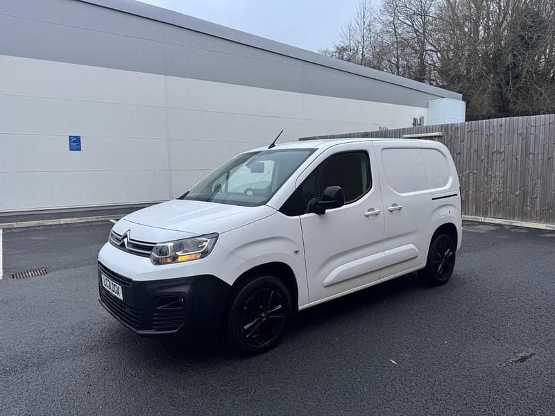 Used Citroën Berlingo 100 HP (73 kW) 2021 White MPV