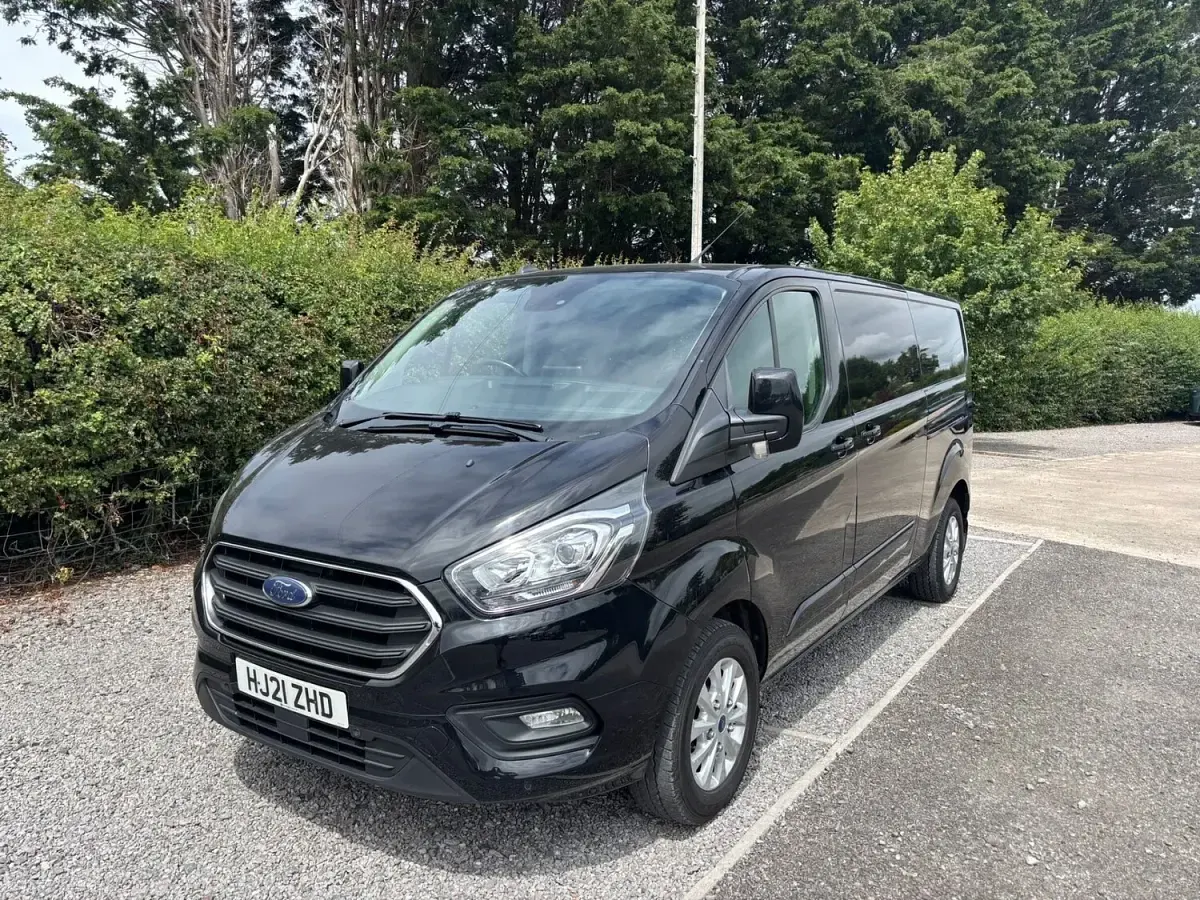 Used Ford Transit Custom Limited 130 HP (95 kW) 2021 Black Van