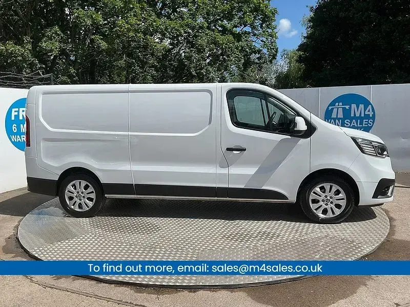 Used Renault Trafic 130 HP (95 kW) 2023 Glacier white