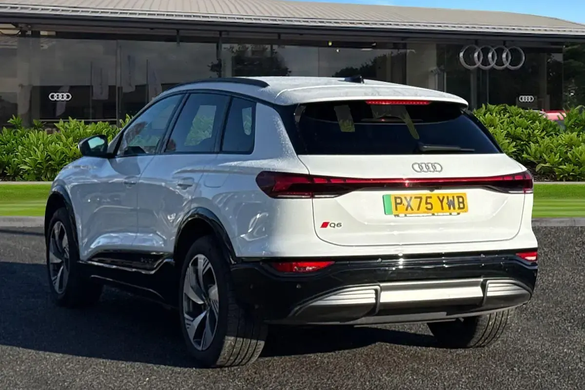 Usado Audi Q6 e-tron S-Line 239 kW (326 CV) 2025 Blanco SUV
