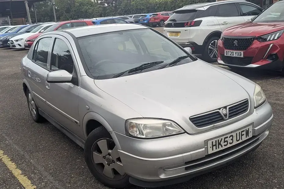 Second-hand Vauxhall Astra Elegance 2004 Argintiu Hatchback