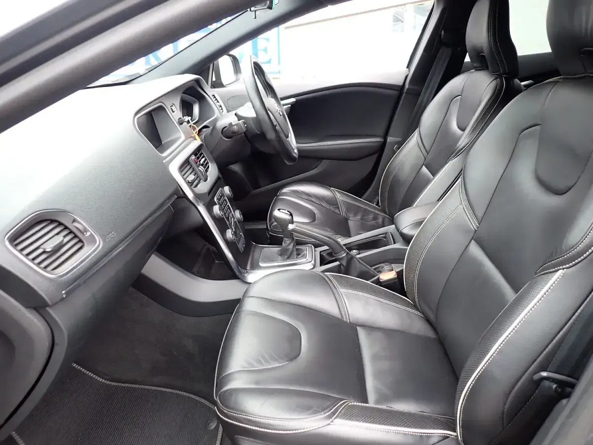 Used Volvo V40 R-Design Pro 190 HP (139 kW) 2017 Grey Hatchback