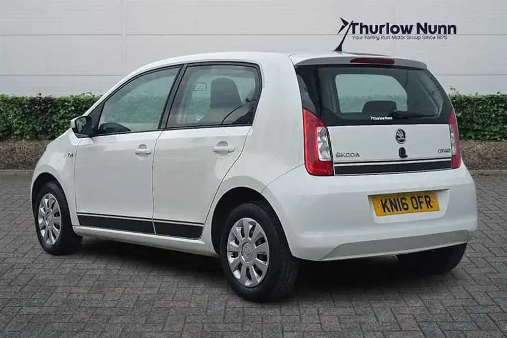 Used Skoda Citigo SE 60 HP (44 kW) 2016 White Hatchback
