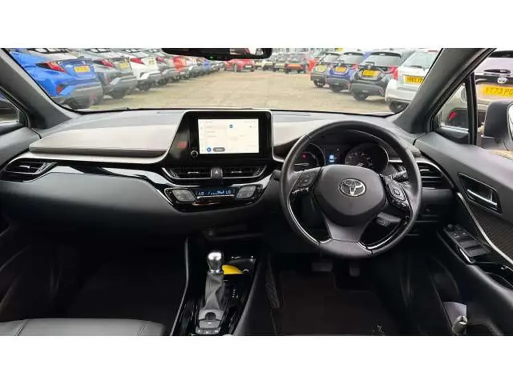 Used Toyota C-HR 194 HP (142 kW) 2023 White SUV