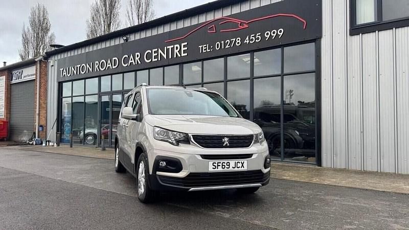 Used Peugeot Rifter Allure 101 HP (74 kW) 2019 Beige MPV