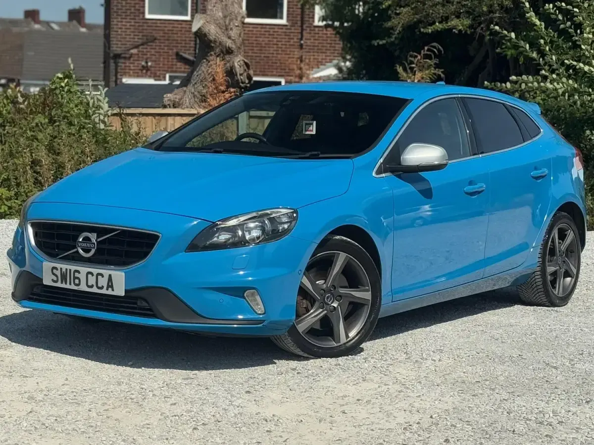 Used Volvo V40 R-Design 150 HP (110 kW) 2016 Blue Hatchback