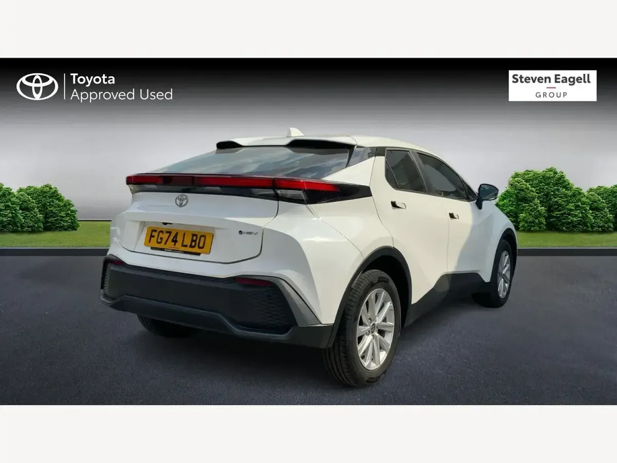 Used Toyota C-HR 140 HP (102 kW) 2024 White SUV