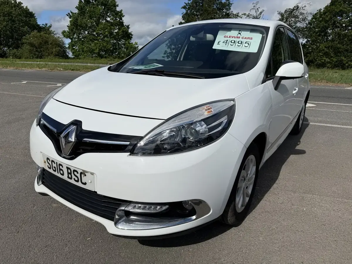 Used Renault Scénic Dynamique 2016 White MPV