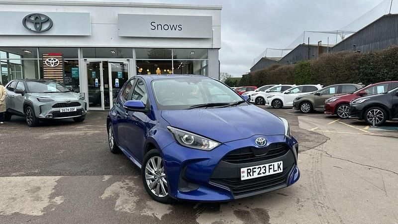 Used Toyota Yaris Hybrid 116 HP (85 kW) 2023 Galactic blue Hatchback