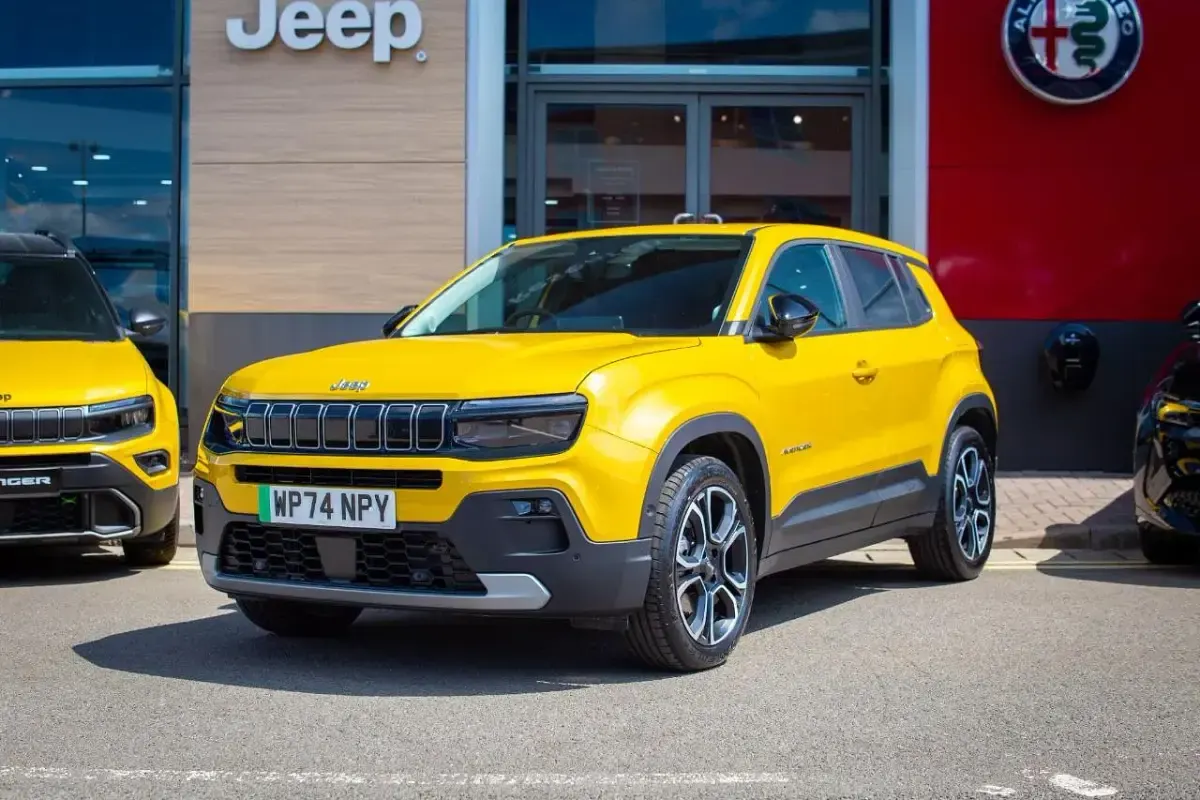 Used Jeep Avenger EV Summit 113 kW (154 HP) 2025 Yellow SUV