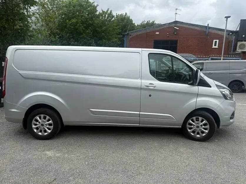 Used Ford Transit Custom Limited 170 HP (125 kW) 2018 Silver Van