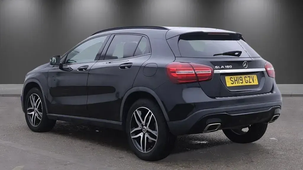 Used Mercedes GLA180 Urban 122 HP (89 kW) 2019 Black SUV