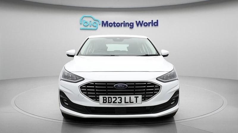Used Ford Focus Titanium 125 HP (91 kW) 2023 White Hatchback