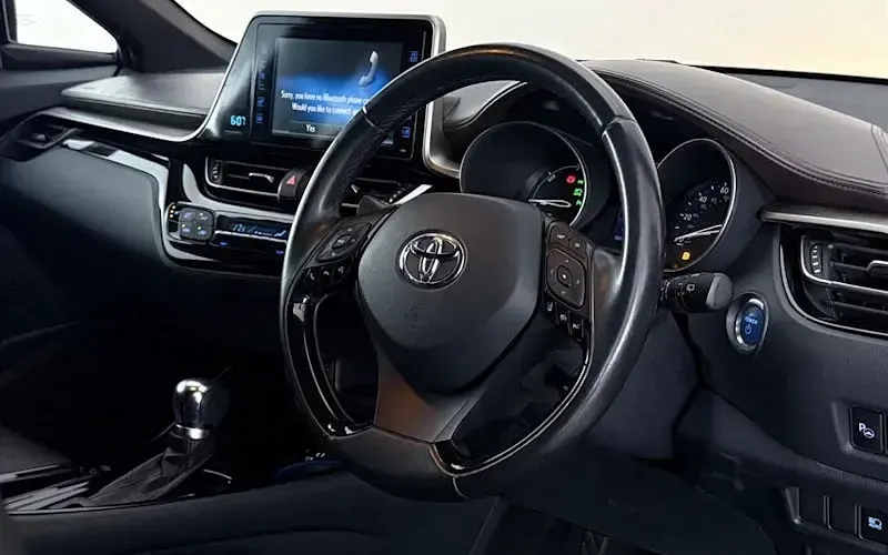 Begagnad Toyota C-HR 122 HK (89 kW) 2018 Grå SUV