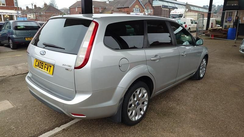 Used Ford Focus Zetec 116 HP (85 kW) 2009 Silver Estate