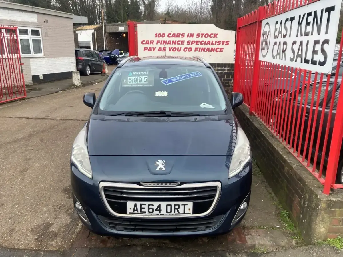 Usado Peugeot 5008 Active 115 HP (84 kW) 2014 Azul Monovolume