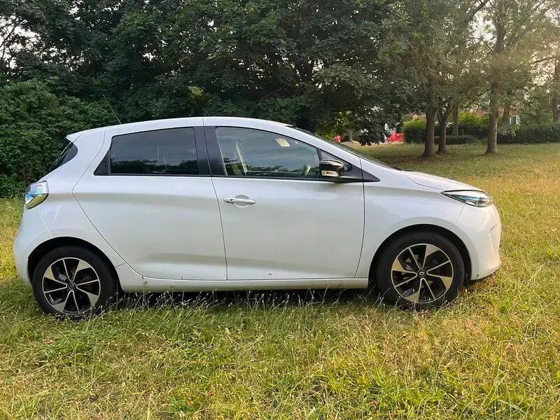Used Renault Zoe Dynamique 80 kW (109 HP) 2019 White Hatchback