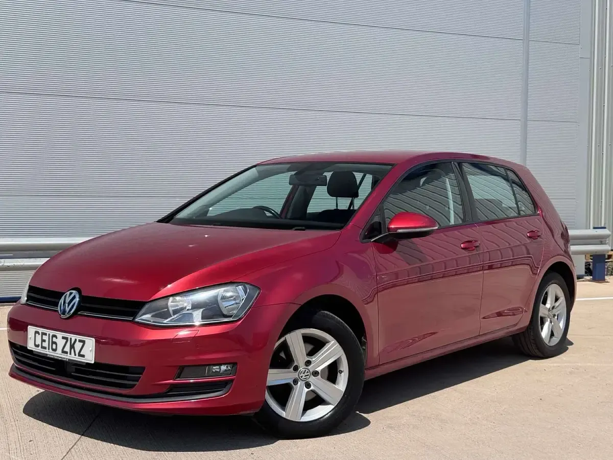 Used VW Golf VII Edition 125 HP (91 kW) 2016 Red Hatchback
