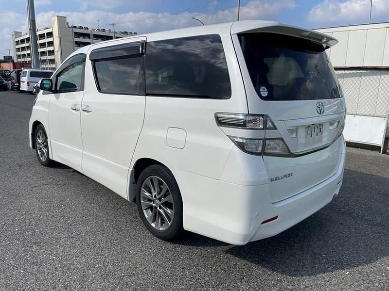 Used Toyota Alphard Platinum 170 HP (125 kW) 2010 Pearl white MPV