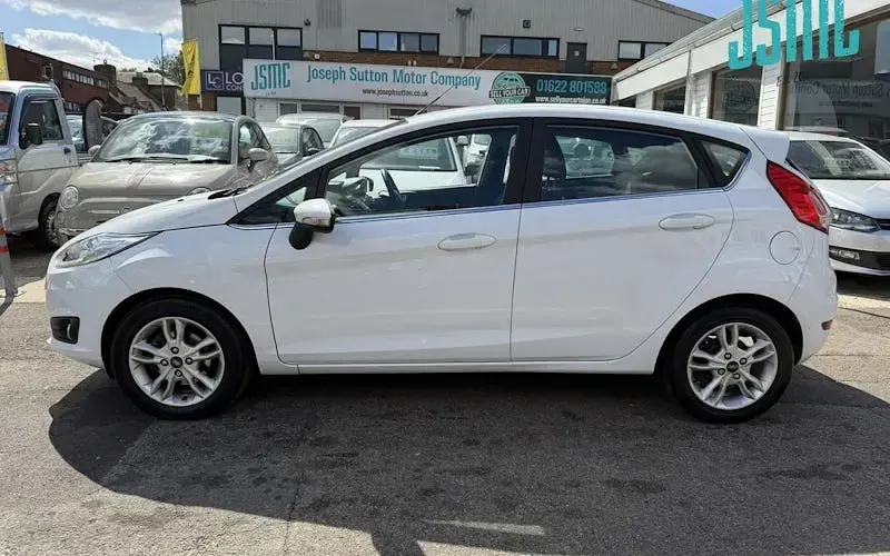Used Ford Fiesta Zetec 82 HP (60 kW) 2017 White Hatchback