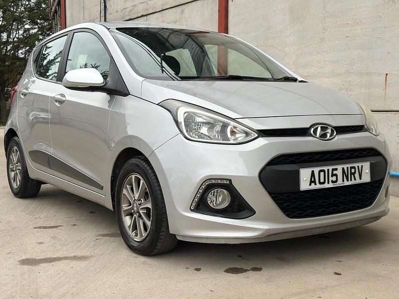 Silver Used 2015 Hyundai i10 Premium Hatchback | £3,995 (A bit pricey) - Image 1/4