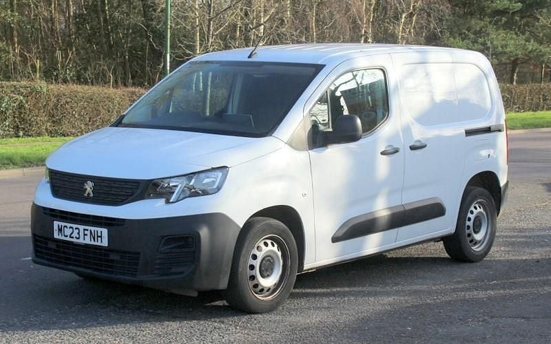 Used Peugeot Partner Premium 102 HP (75 kW) 2023 White MPV