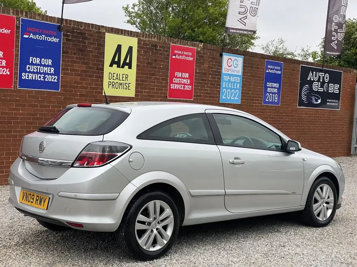Used Vauxhall Astra Sport 115 HP (84 kW) 2009 Silver Hatchback