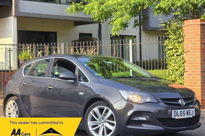 Grey Used 2015 Vauxhall Astra Hatchback | £4,495 (Fair price) - Image 1/1
