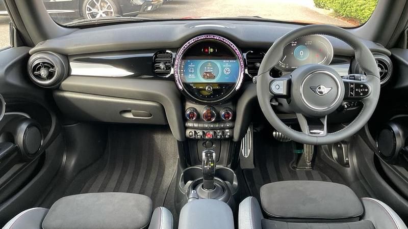 Used Mini Cooper Hatch 134 HP (98 kW) 2023 Red Hatchback