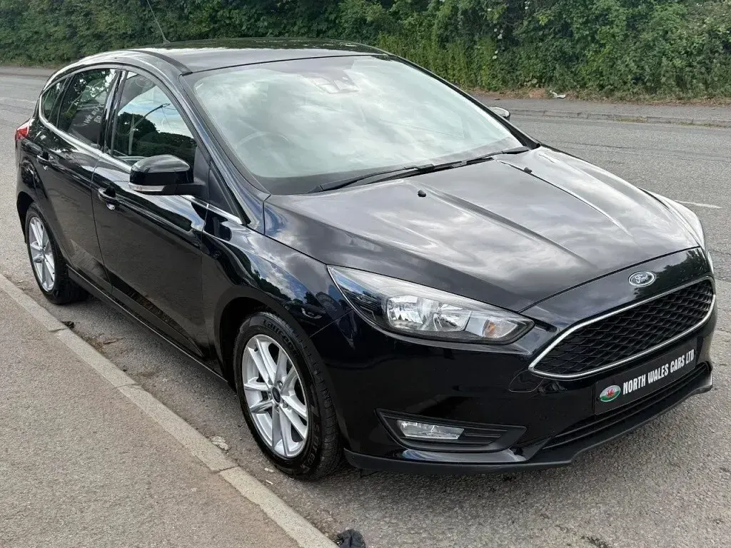 Used Ford Focus Zetec 120 HP (88 kW) 2015 Black Hatchback